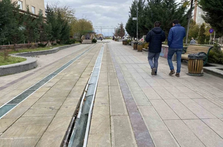 Bakımsız kalan Hatboyu her geçen gün daha da yıpranıyor 