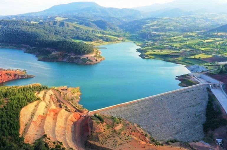 Balık avlamak için girdiği baraj gölünde kayboldu