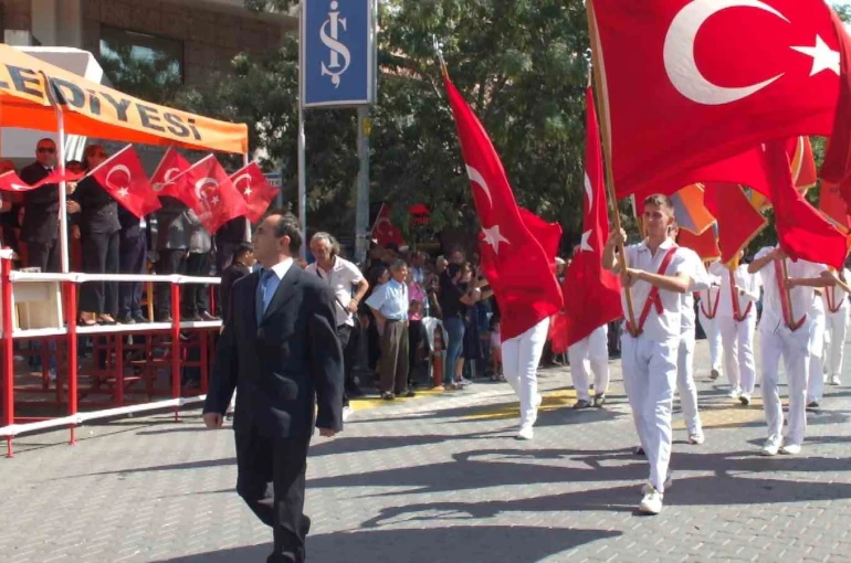 Balıkesir Burhaniye’ de 103. kurtuluş coşkusu 