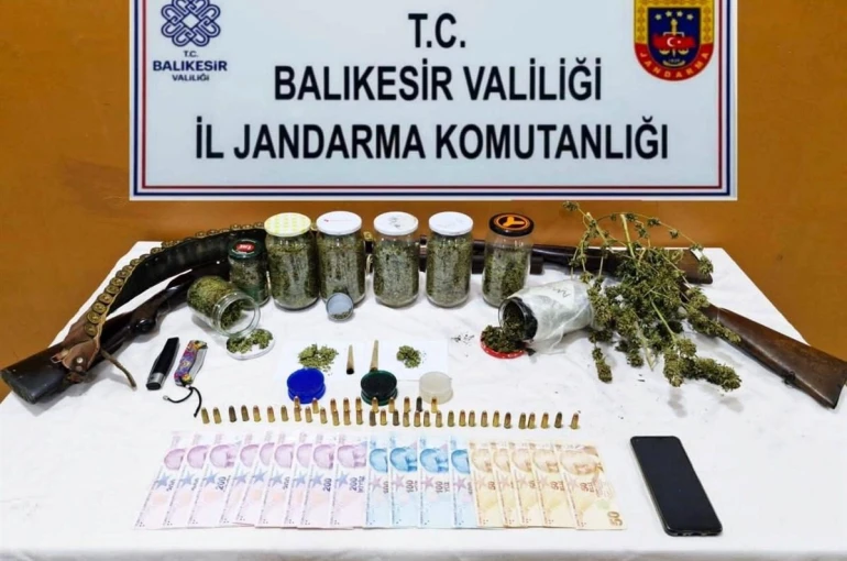 Balıkesir'de jandarmadan uyuşturucu operasyonu: 22 şüpheli yakalandı