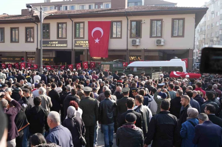 Balıkesir, Şehit Emre Sayın’ı son yolculuğuna uğurladı 