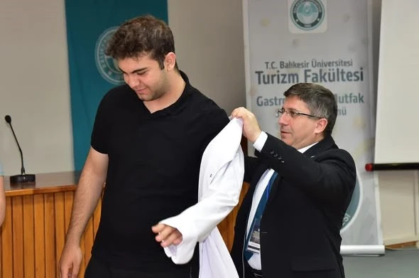 Balıkesir’de geleceğin şefleri ceketlerini giydi 