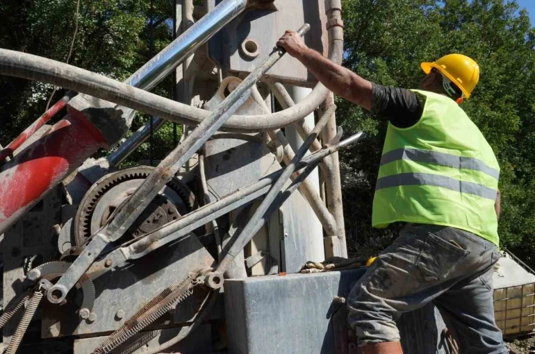 Balıkesir’de kuyuya düşen koyunu itfaiye kurtardı