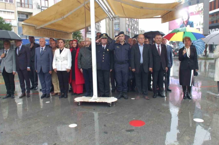 Balıkesir’de Muhtarlar Günü yağmur altında kutlandı