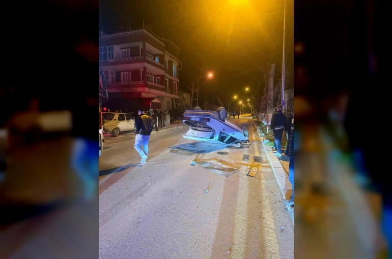 Balıkesir’de takla atan otomobildeki 2 kişi yaralandı