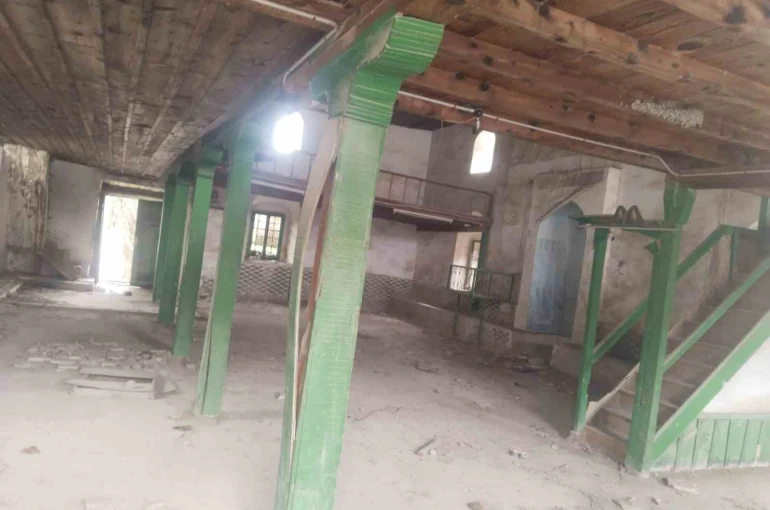 Balıkesir’de tarihi eski cami çürümeye başladı
