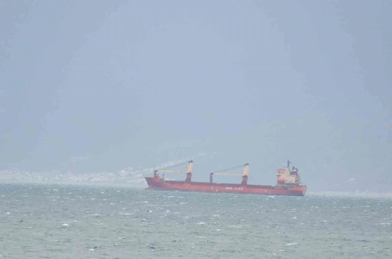 Balıkesir’de yük gemileri Edremit Körfezi’ne sığındı 