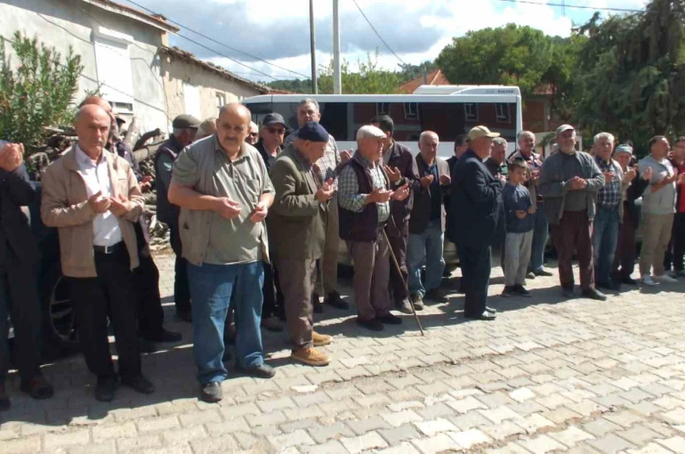 Balıkesir’de zeytin üreticileri yağmur duasına çıktı