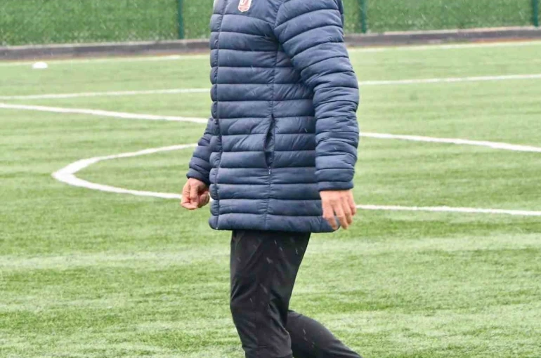 Balıkesirspor Teknik Direktörü Zafer Uysal: "Sahadaki iyi mücadelemiz skora yansımadı"