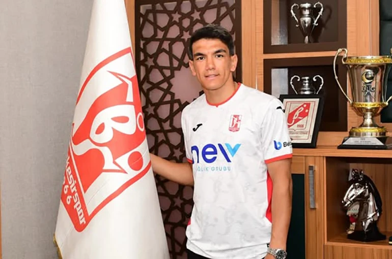 Balıkesirspor’da Akın Akman imzayı attı