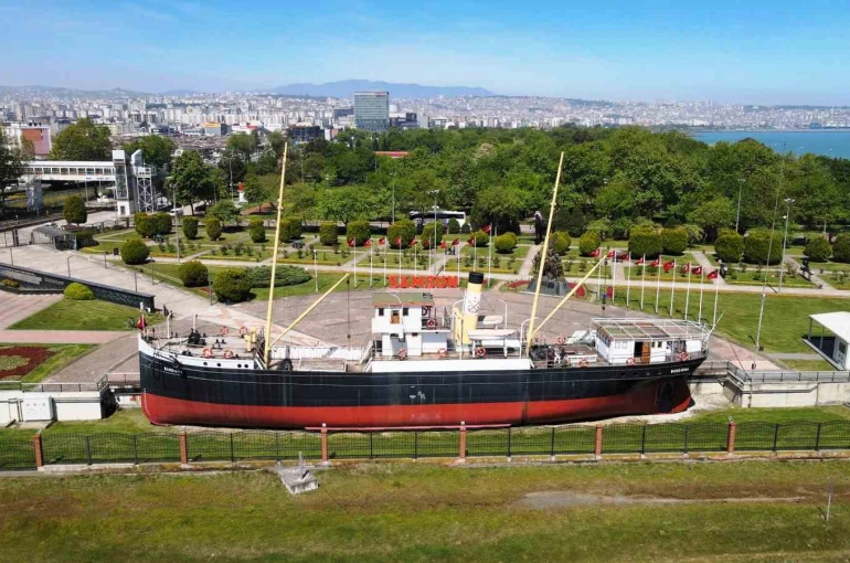Bandırma Vapuru, karadan yürütülerek Tütün İskelesi’ne taşınacak 