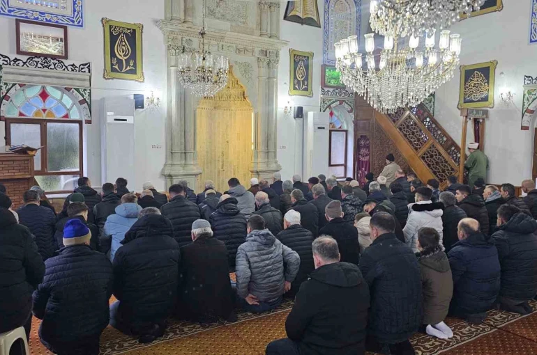 Bandırma’da 72 yıllık gelenek cami içinde sürdürüldü 