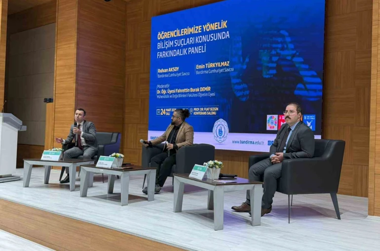 Bandırma’da bilişim suçları paneli düzenlendi 