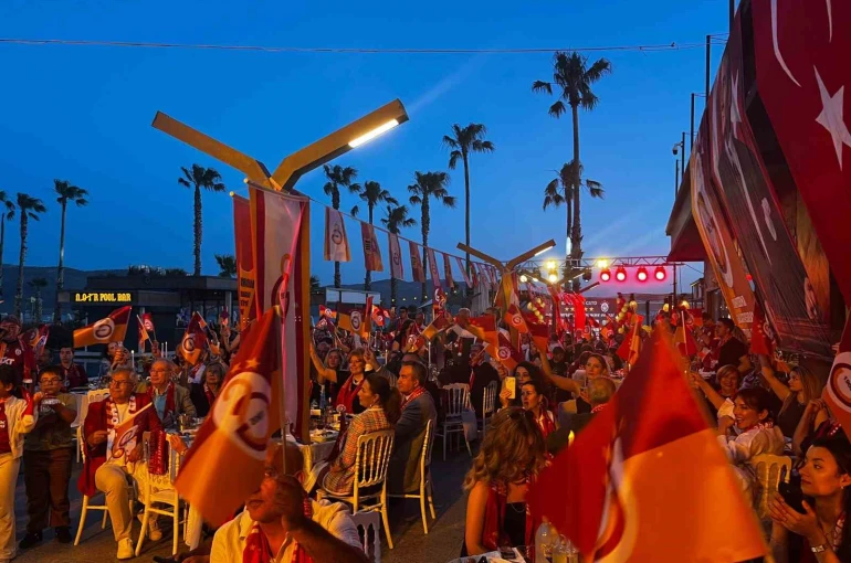 Bandırma’da Galatasaray’ın 26. şampiyonluğu coşkuyla kutlandı