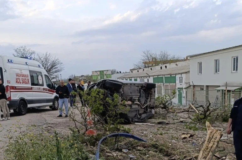 Bandırma’da takla atan otomobil sürücüsü yaralandı 
