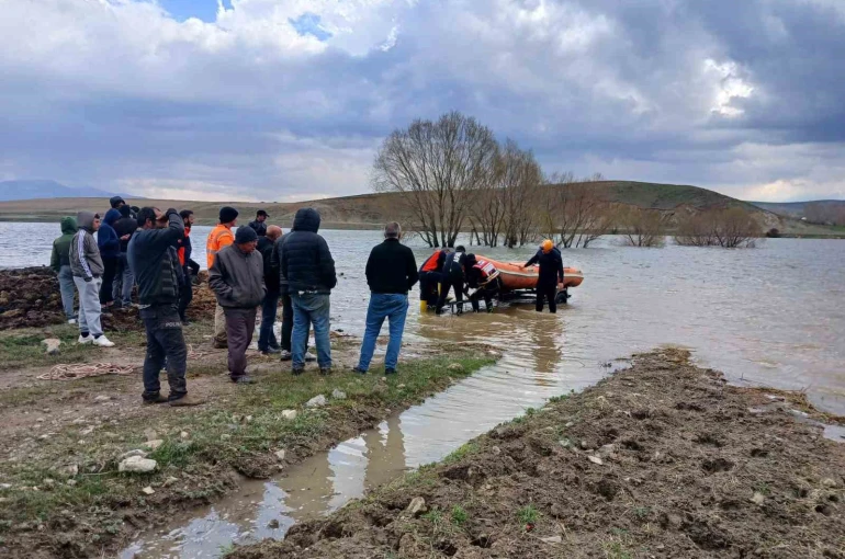 Barajda mahsur kalan ineği AFAD kurtardı 
