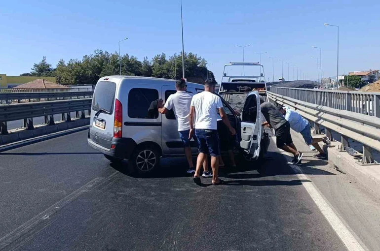 Bariyerlere çarpıp kaza yapan sürücü kazayı burnu kanamadan atlattı