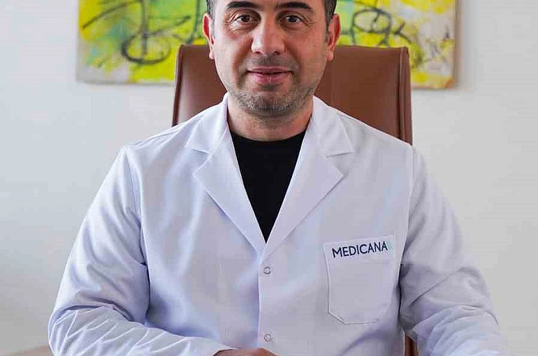 Baş ağrılarının sessiz tetikleyicileri: Diş sıkma ve kötü duruş 