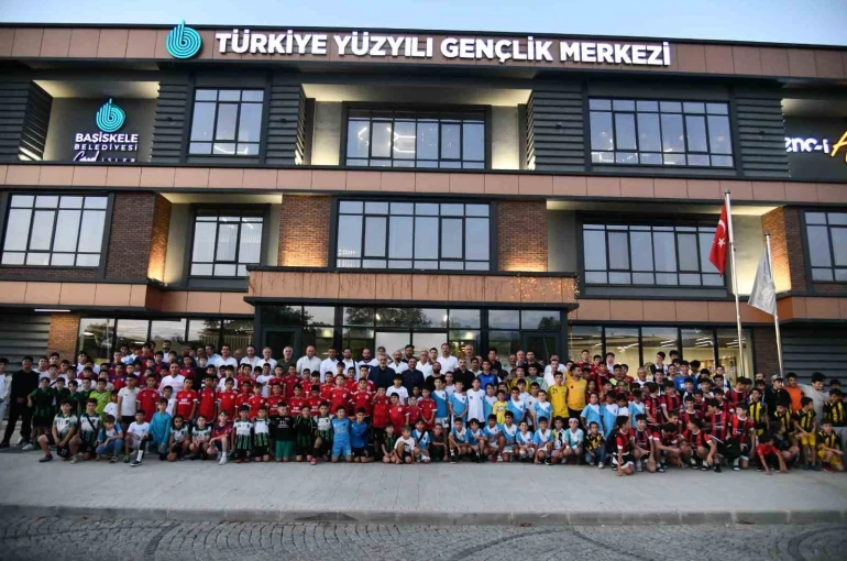 Başiskele’de spor kulüplerine malzeme desteği 