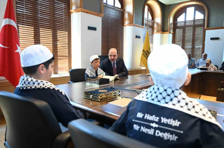 Başkan Altay, bilgehanelerde eğitim alarak tamamı hafızlık imam hatip okullarını kazanan öğrencilerle buluştu 