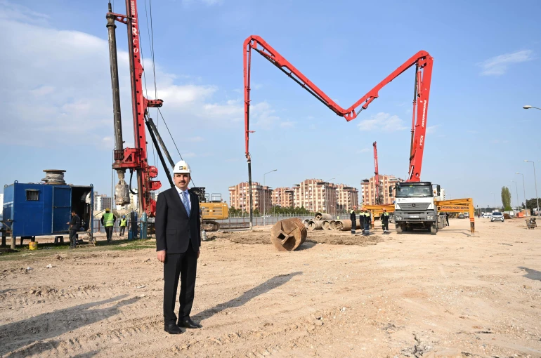 Başkan Altay: "Bir köprülü kavşak çalışması yürütüyoruz"