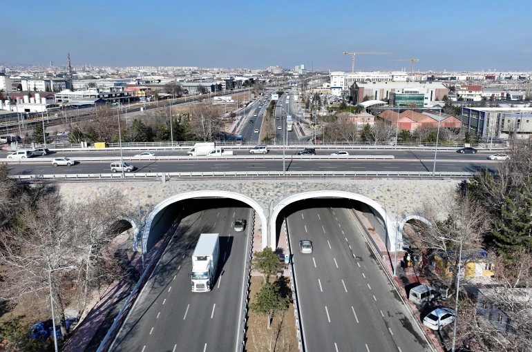 Başkan Altay: “Marangozlar Kavşağı şeritleri ve yonca bağlantılarıyla hizmete başladı”