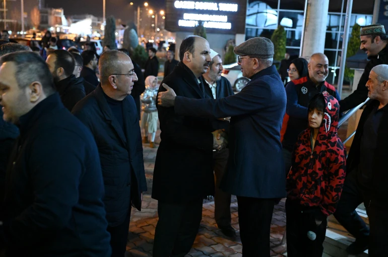 Başkan Altay Ve Başkan Kavuş Konyalıların İlk Teravih Namazı Heyecanına Ortak Oldu