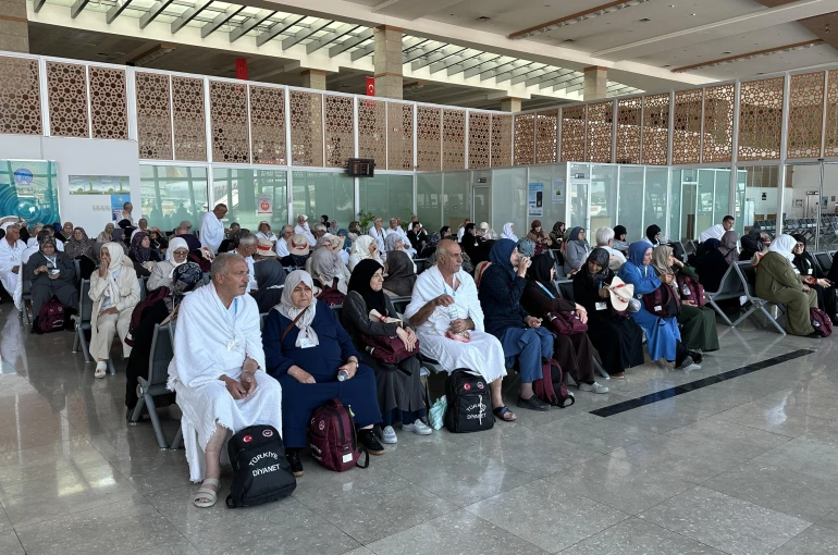 Başkan Altay, Vefa Umresi Kafilesini Uğurladı