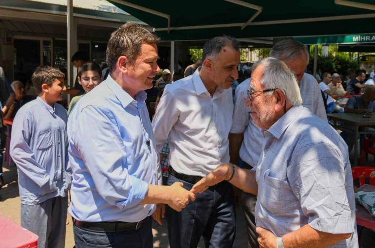 Başkan Aydın vatandaşlarla sahada omuz omuza 