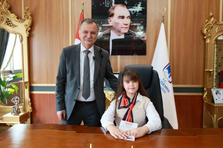 Başkan Balaban 23 Nisan’da koltuğunu çocuklara devretti 