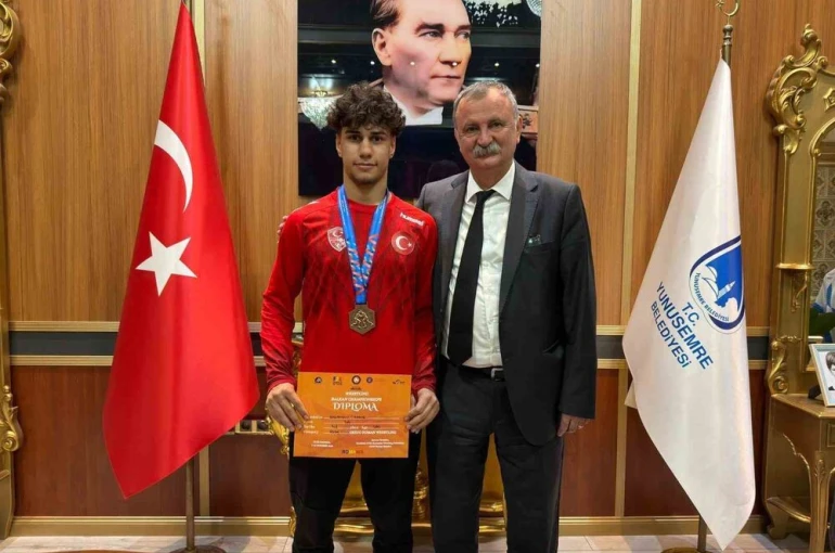 Başkan Balaban’dan başarılı güreşçiye övgü