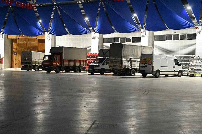 Başkan Başdeğirmen soğuk havalara karşı pazarcı esnafına Gökkubbe Fuar Alanı’nı açtı 