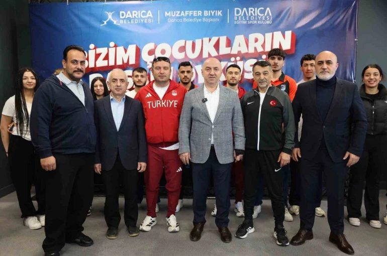 Başkan Bıyık milli sporcularla bir araya geldi 