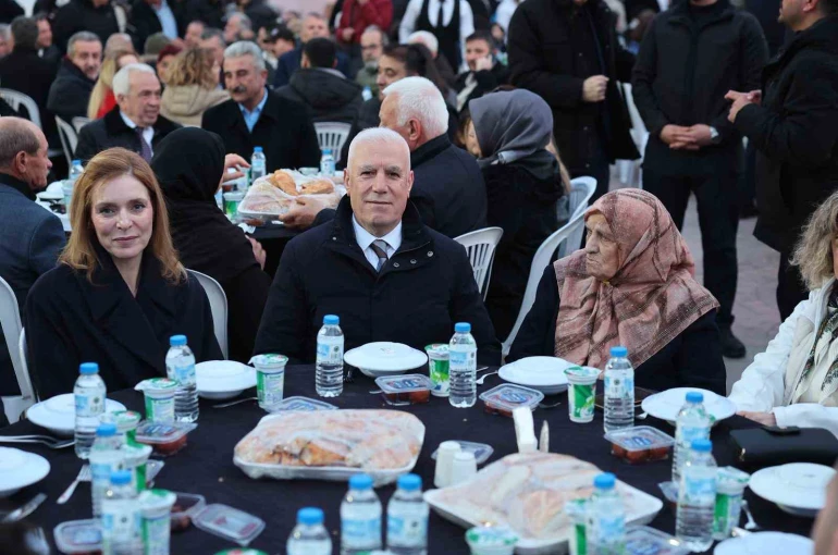 Başkan Bozbey kendi mahallesinde komşularıyla iftar yaptı 