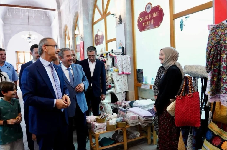 Başkan Bozkurt, Tarihi Bedesten’de kadın girişimciler ve esnafla buluştu