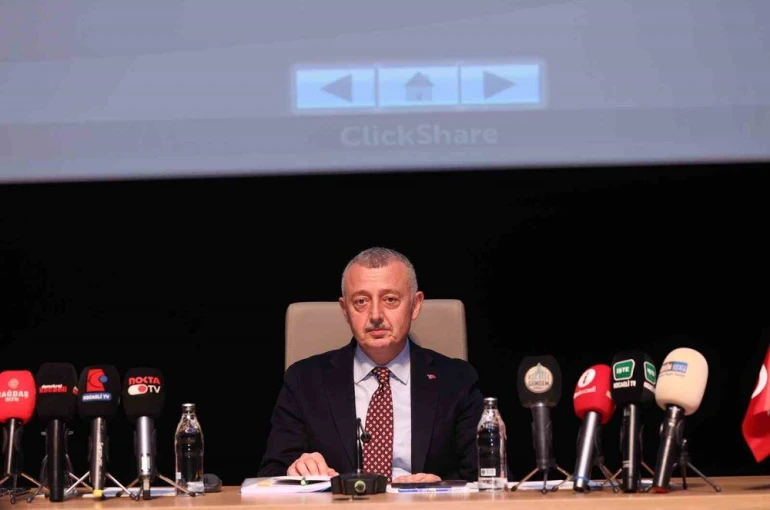 Başkan Büyükakın’dan zor soru: "Küçücük kaymayı bile tespit edemeyen İzmit Belediyesi, metroyu nasıl tespit etti?" 