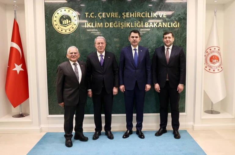 Başkan Büyükkılıç, Bakan Kurum ile projeleri paylaştı 