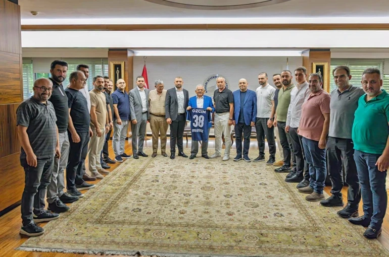 Başkan Büyükkılıç, Erciyes 38 FK yönetimini ağırladı