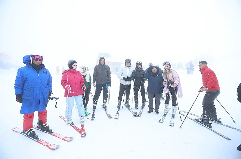 Başkan Büyükkılıç, Erciyes’te kayak tutkunlarıyla bir araya geldi 