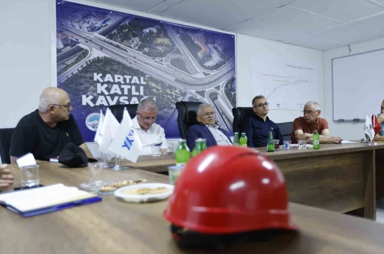 Başkan Büyükkılıç, Kartal Katlı Kavşağı’nda çalışmaları adım adım izliyor