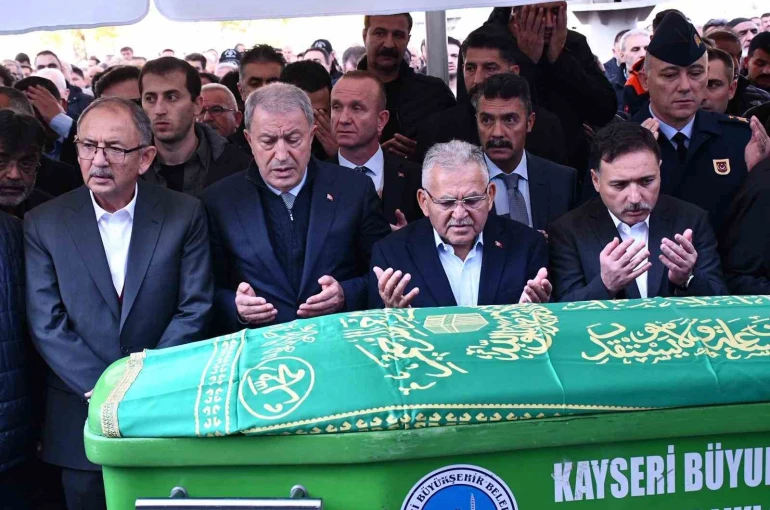 Başkan Büyükkılıçın ağabeyi Ramazan Büyükkılıç toprağa verildi