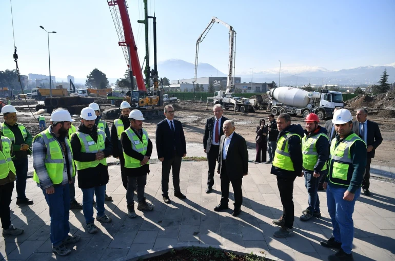 Başkan Büyükkılıç’tan Kartal Katlı Kavşağı’na yakın takip: "Verimli bir şekilde çalışmalar sürüyor" 