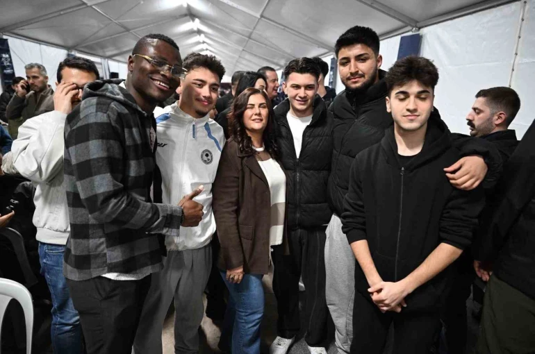 Başkan Çerçioğlu, iftar sofrasında vatandaşlarla buluştu 