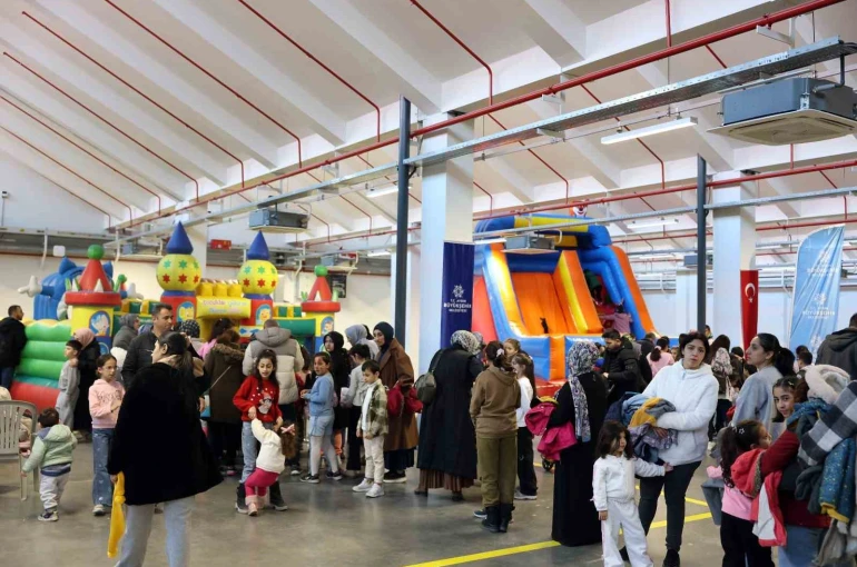 Başkan Çerçioğlu’ndan çocuklara karne hediyedi 