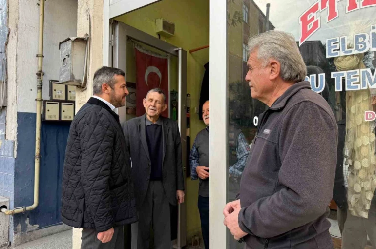 Başkan Çetinkaya, vatandaşların taleplerini dinliyor 