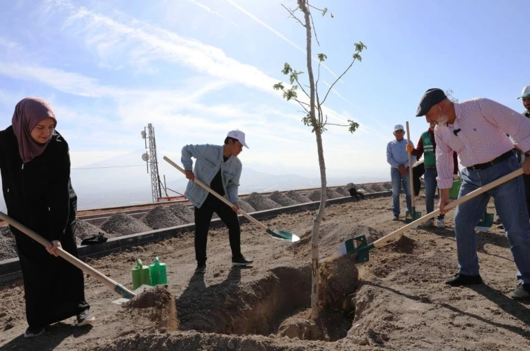 Başkan Çolakbayrakdar: "Çevreye yatırım, çocuklarımızın geleceğine yatırımdır" 