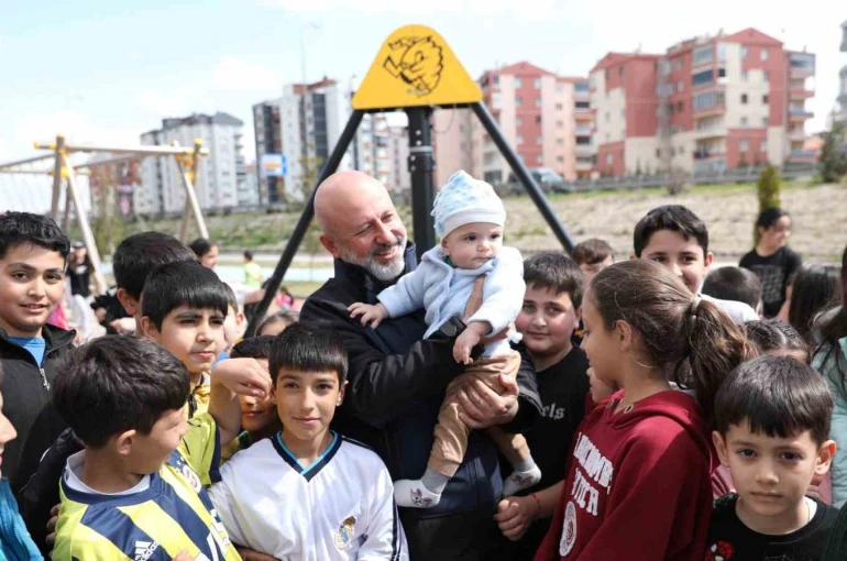 Başkan Çolakbayrakdar: "Daha yeşil bir çevre, huzurlu bir yaşam inşa ediyoruz"