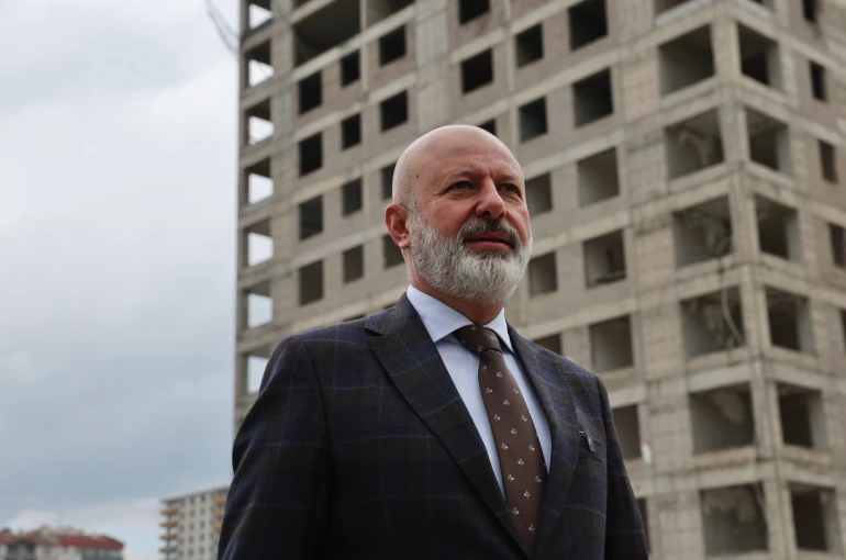 Başkan Çolakbayrakdar: "Örnek bir mahalle kuruyoruz" 