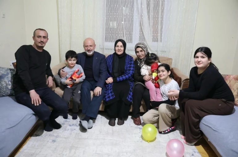 Başkan Çolakbayrakdar: "Ramazan’ın bereketini hemşehrilerimle aynı sofrada paylaşıyoruz" 