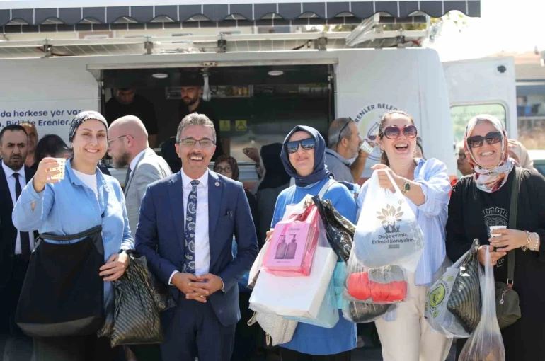 Başkan Dinç, yeni yerinde kurulan kumaş pazarını ziyaret etti